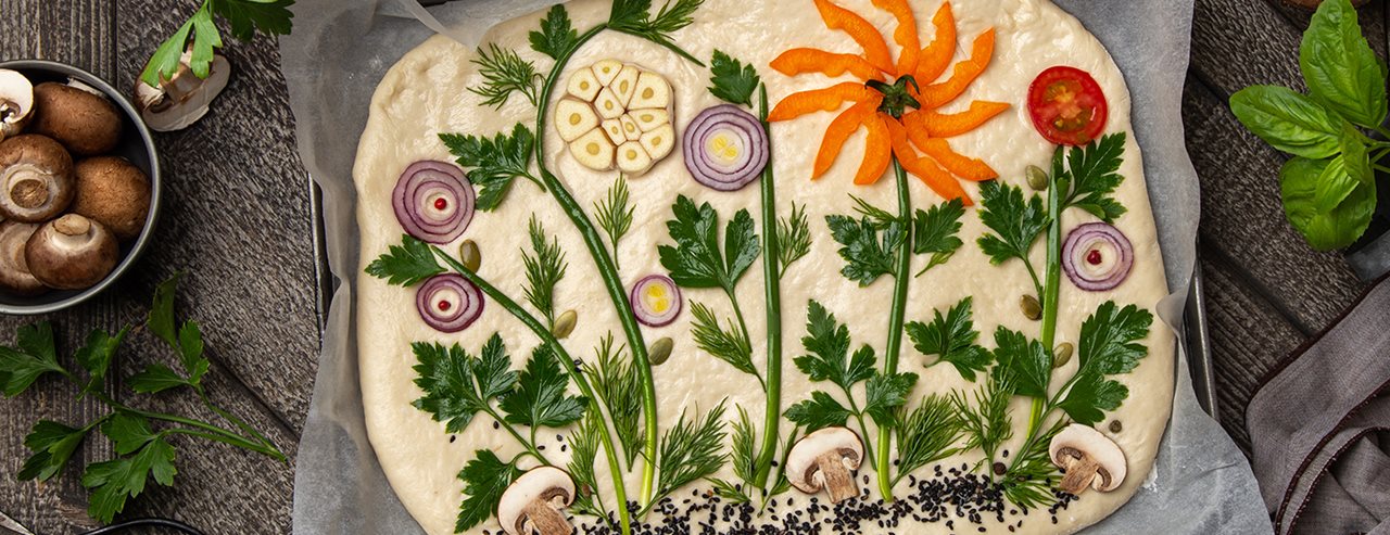 Cvetlična fokača – kruh s pridihom travnika