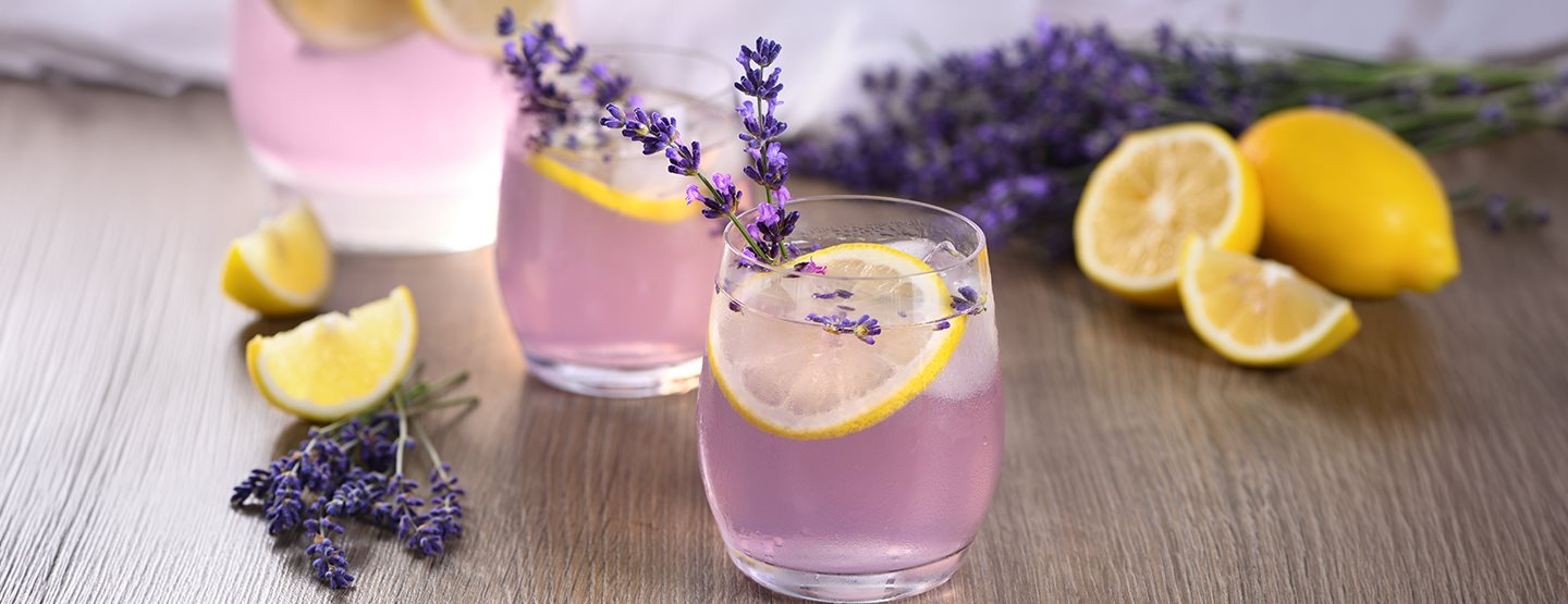 Domač sivkin sirup za osvežilen sivkin spritz