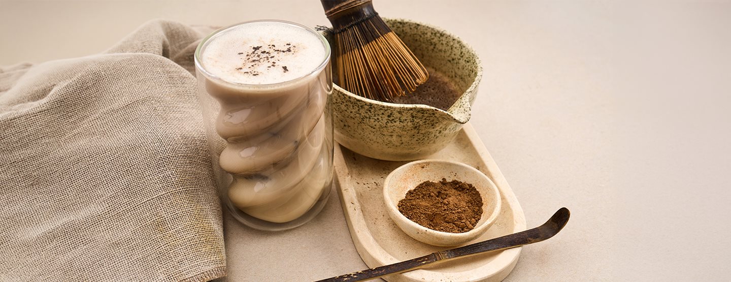Hojicha latte: Nov trendovski napitek, ki ga lahko pripravite doma