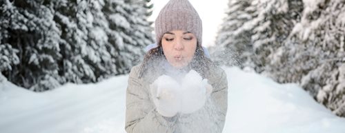 Ustrezno zaščiteni pred mrazom: prava nega obraza v izogib suhi koži