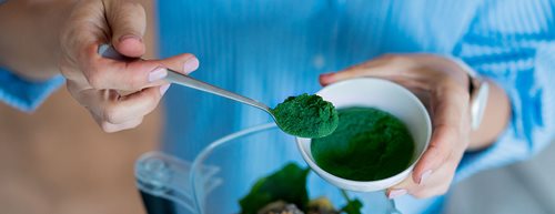 Spirulina: Vse, kar morate vedeti o tem superživilu  