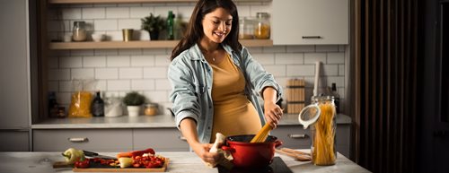 Na kaj bi morale nosečnice po mnenju strokovnjakov paziti pri prehrani med nosečnostjo