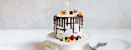 Recept za rojstnodnevno torto: Mini čokoladna torta z limoninim prelivom