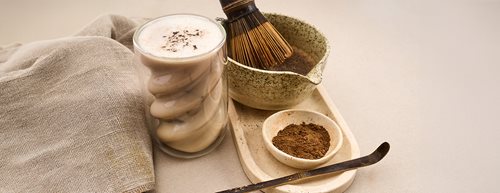 Hojicha latte: Nov trendovski napitek, ki ga lahko pripravite doma